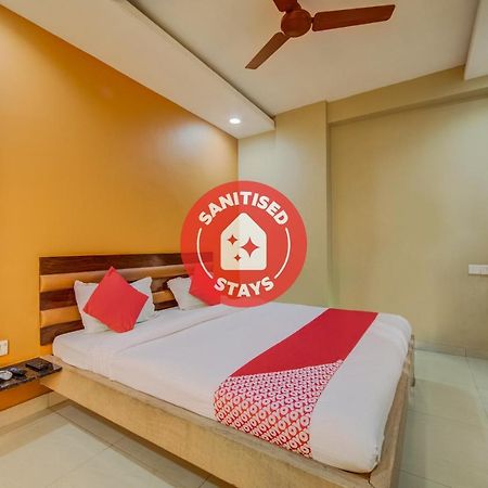 Oyo 18431 Hotel Celestee Grand Hyderabad Bagian luar foto