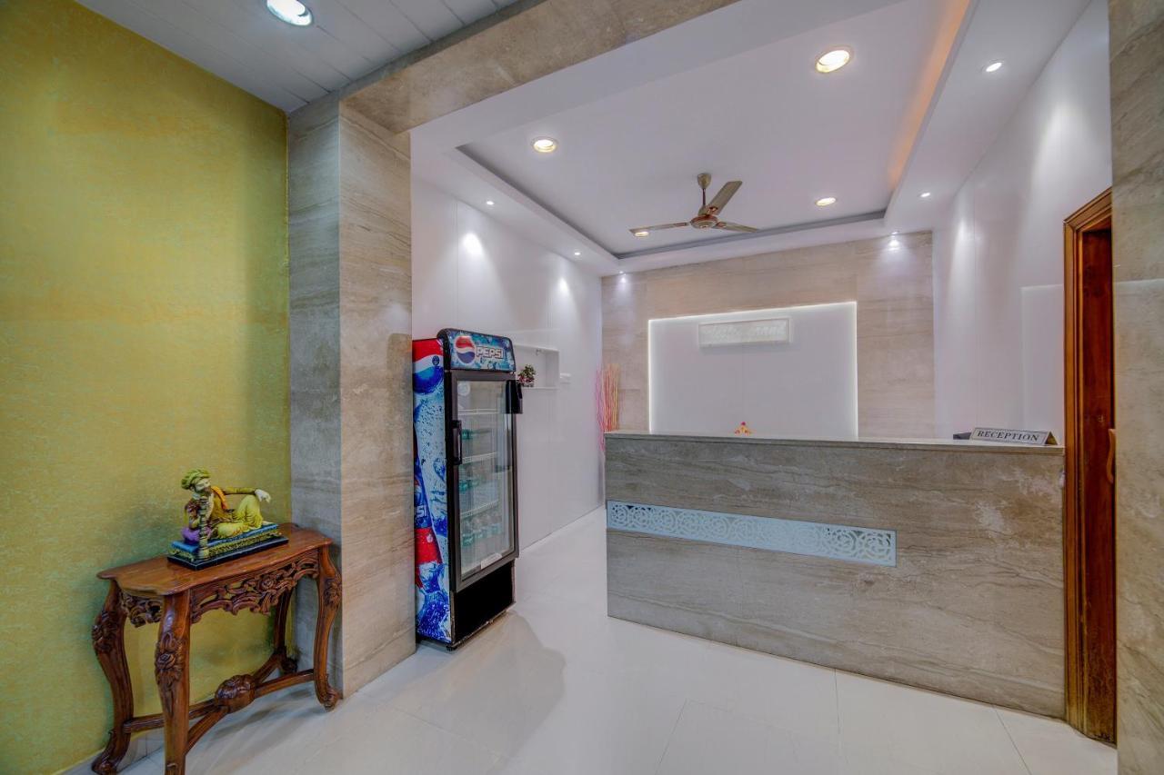 Oyo 18431 Hotel Celestee Grand Hyderabad Bagian luar foto