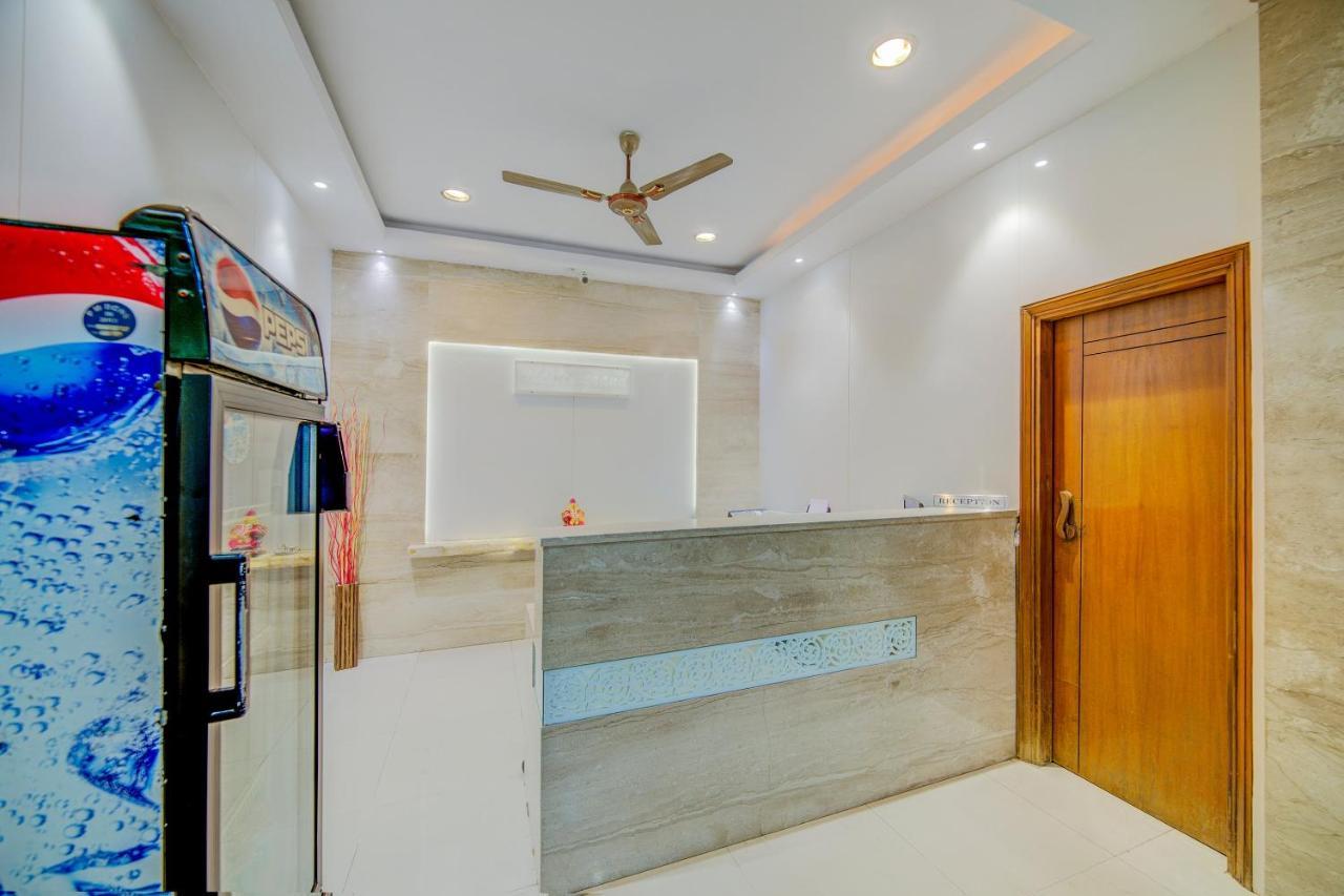Oyo 18431 Hotel Celestee Grand Hyderabad Bagian luar foto