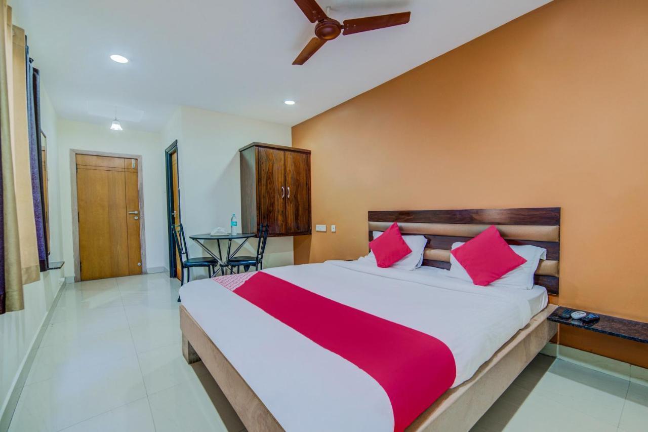 Oyo 18431 Hotel Celestee Grand Hyderabad Bagian luar foto