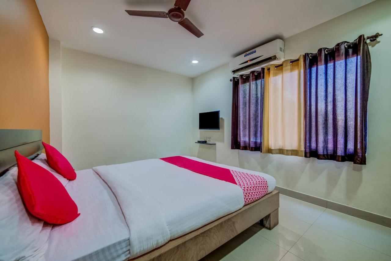 Oyo 18431 Hotel Celestee Grand Hyderabad Bagian luar foto