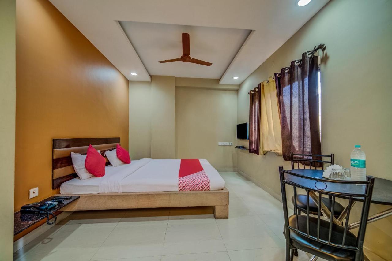 Oyo 18431 Hotel Celestee Grand Hyderabad Bagian luar foto