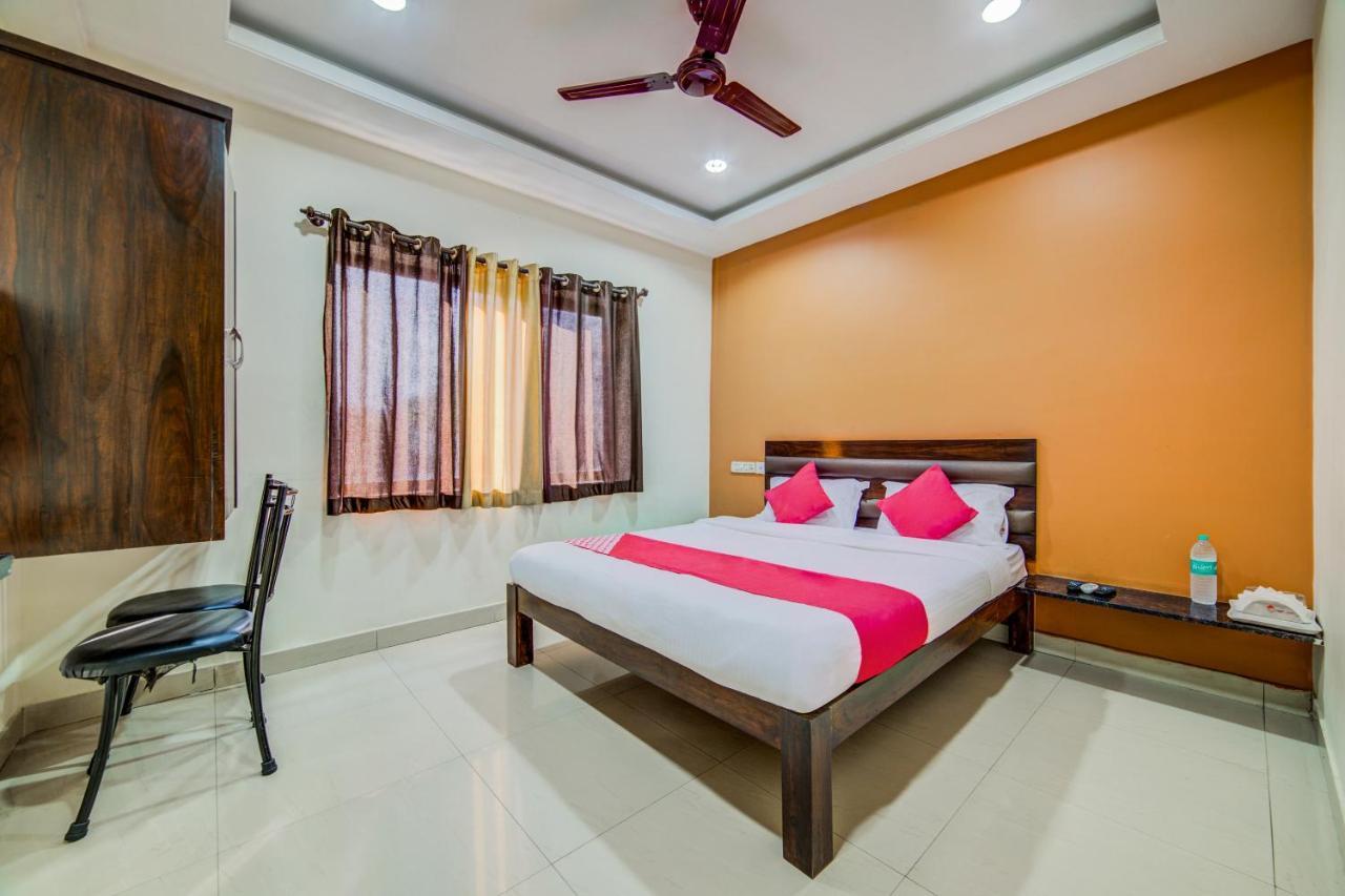 Oyo 18431 Hotel Celestee Grand Hyderabad Bagian luar foto