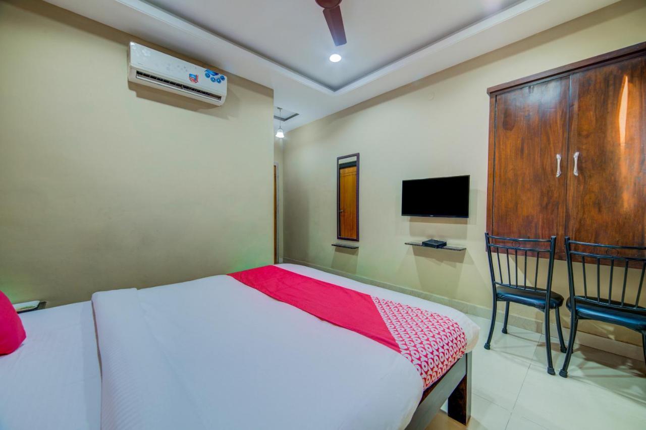 Oyo 18431 Hotel Celestee Grand Hyderabad Bagian luar foto