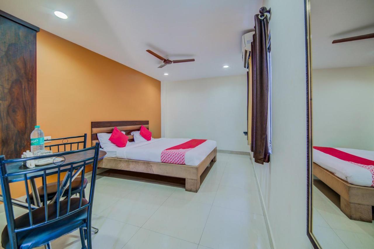 Oyo 18431 Hotel Celestee Grand Hyderabad Bagian luar foto