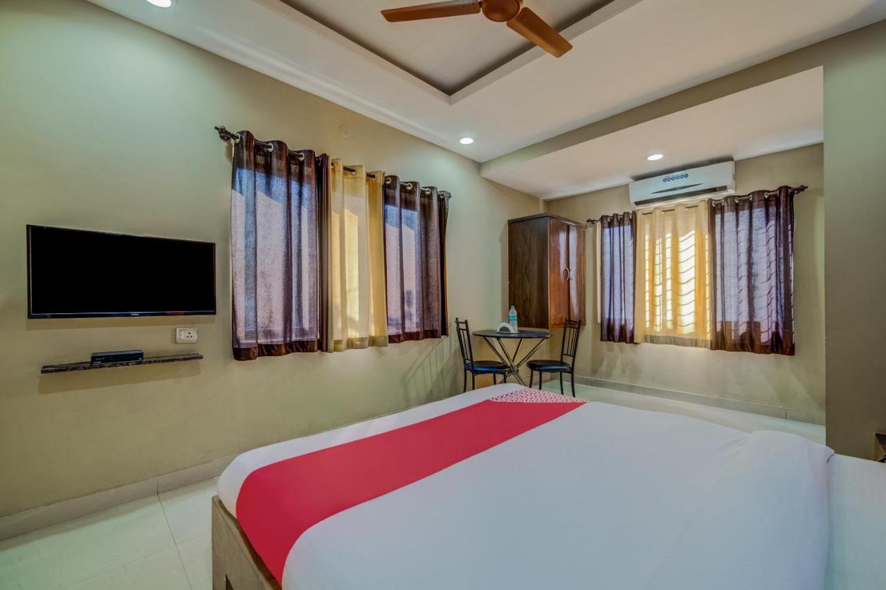 Oyo 18431 Hotel Celestee Grand Hyderabad Bagian luar foto