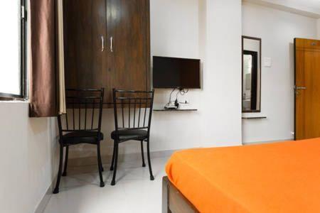Oyo 18431 Hotel Celestee Grand Hyderabad Bagian luar foto
